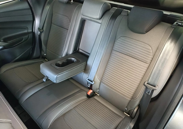 Ford Kuga cena 81900 przebieg: 126908, rok produkcji 2019 z Świdnica małe 562